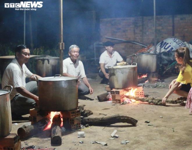 Hàng nghìn ‘đòn bánh nghĩa tình’ từ Tây Nguyên gửi vùng lũ miền Trung - 3