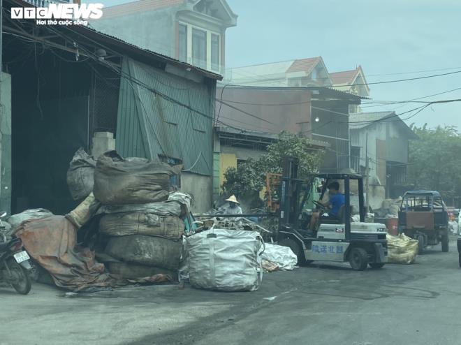 Kinh hãi 300 ống khói xả thẳng lên trời ở làng tái chế nhôm lớn nhất miền Bắc - 15