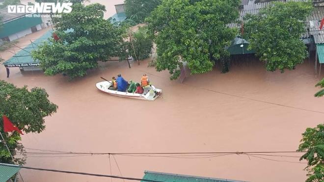 Cứu trợ đồng bào lũ lụt miền Trung: Phải biết dân cần gì, ở đâu, hỗ trợ thế nào - 2