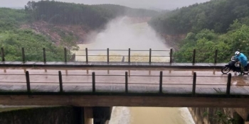 Mưa lớn, thủy điện, hồ chứa nước ở Hà Tĩnh đồng loạt xả lũ