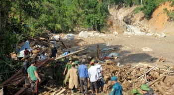 Sạt lở kinh hoàng vùi lấp 11 căn nhà ở Trà Leng: 20 người chết và mất tích