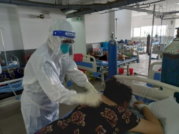Việt Nam tiếp tục giảm ca mắc và tử vong do COVID-19
