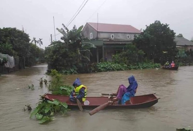 Mưa đặc biệt lớn tr&uacute;t xuống, H&agrave; Tĩnh nhiều nơi ngập trong nước lũ ảnh 2