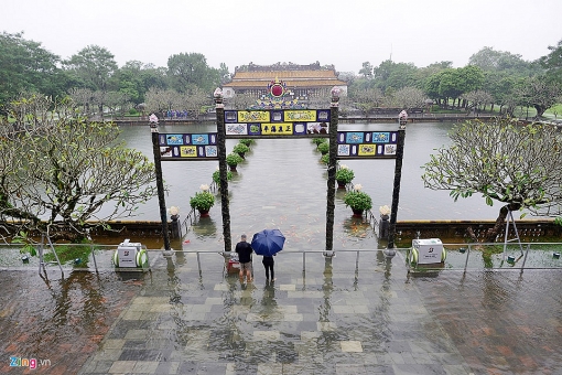 nuoc ngap ca boi tung tang o dai noi hue