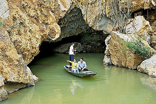 ngat ngay voi canh dep nhu phim kiem hiep cua dao chim ninh binh