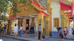 het hon canh tram con khi chay nhu bay qua duong