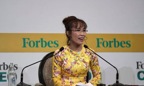 chuyen nguoi viet di may bay thanh chu diem tai forbes global ceo