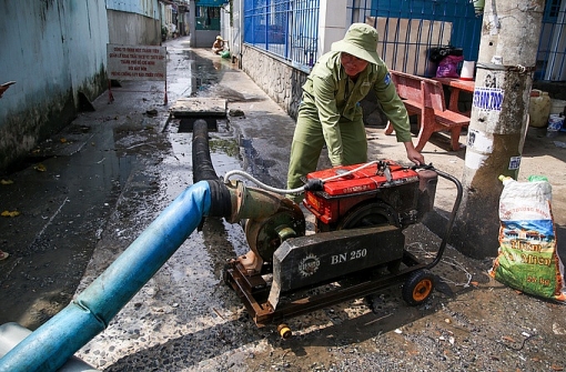 khu dan cu o sai gon van ngap nang sau ba ngay mua bao