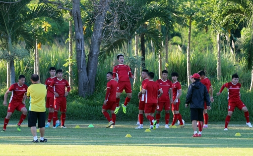 doi tuyen viet nam tap buoi dau tien o philippines