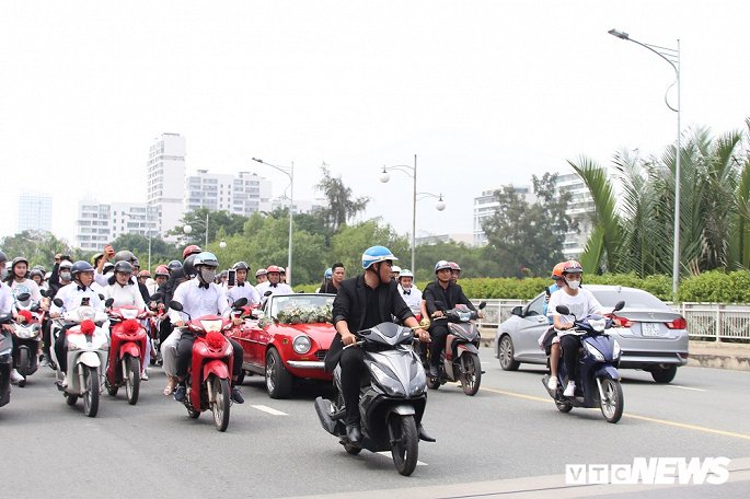 dong nhi an can lau mo hoi hon ma ong cao thang trong le ruoc dau