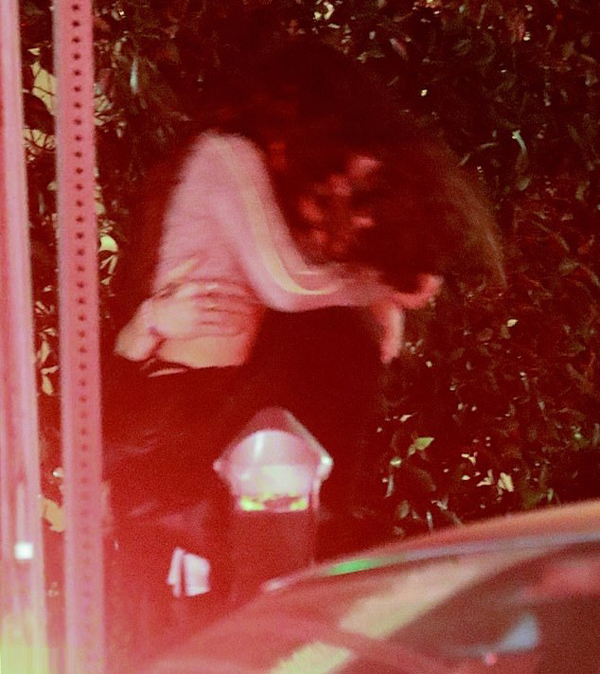 camila cabello va shawn mendes hon nhau giua pho