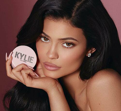 kylie jenner thu 600 trieu usd tu ban co phan hang my pham