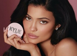 Kylie Jenner thu 600 triệu USD từ bán cổ phần hãng mỹ phẩm