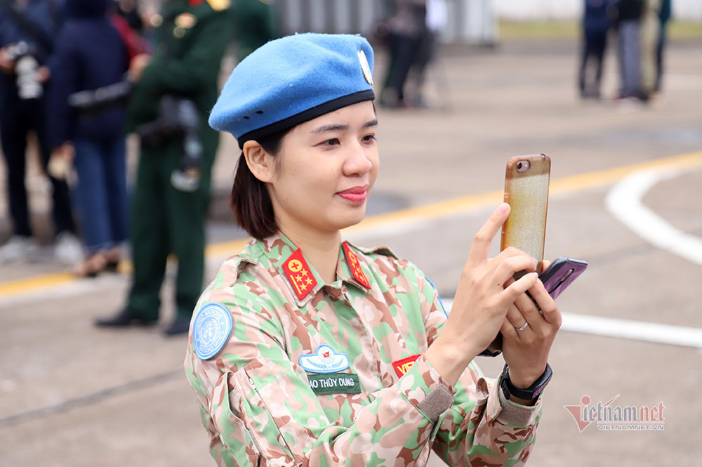 nu hon tien linh mu noi xanh va loi chuc tuyen viet nam chien thang