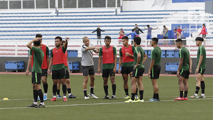 u22 indonesia phai di bo toi san tap o sea games