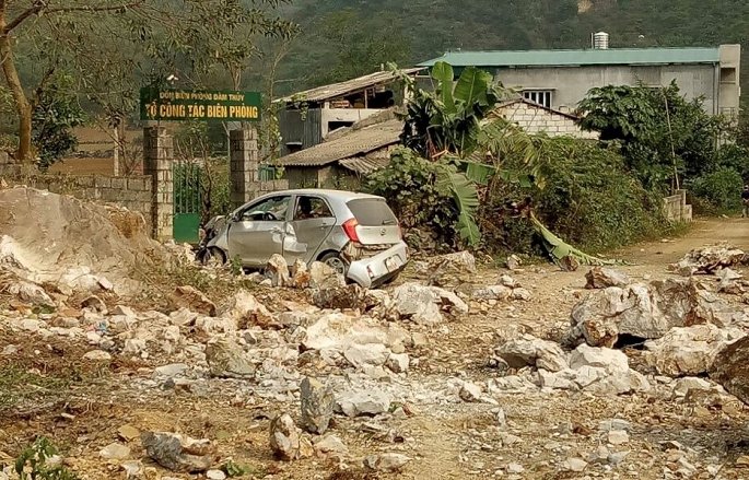 lo so dong dat dan cao bang dung leu ngu ngoai troi giua dem