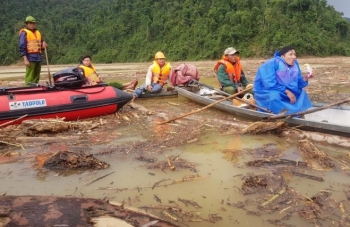 Sạt lở ở Trà Leng: Tạm dừng tìm kiếm nạn nhân mất tích trên sông