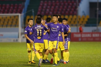 Đè bẹp Than Quảng Ninh, Hà Nội FC vẫn ngậm ngùi mất ngôi vô địch V-League