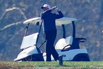 Trump tiếp tục chơi golf sau khi thất cử