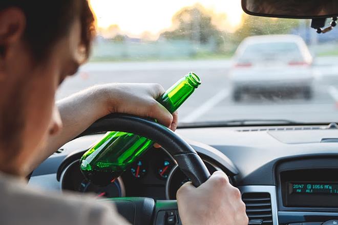 Để tài xế uống rượu bia lái xe, chủ phương tiện sẽ bị phạt tới 10 triệu đồng - 1