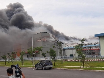 TP.HCM: Đang cháy lớn trong khu công nghiệp Hiệp Phước