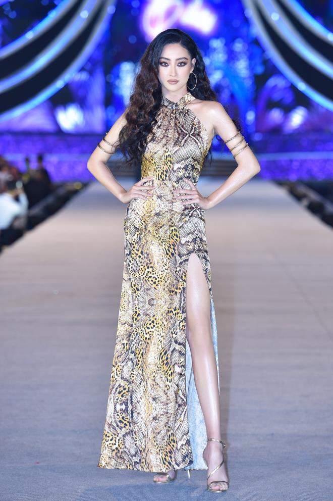 Hoa hậu Tiểu Vy cùng dàn mỹ nhân khoe sắc trên thảm đỏ Người đẹp Biển - Du lịch - 6