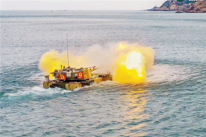 Trung Quốc tập trận bắn đạn thật ở biển Hoa Đông - 1