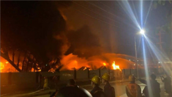 Cháy lớn ở Bắc Giang, hàng nghìn m2 nhà xưởng chìm trong biển lửa