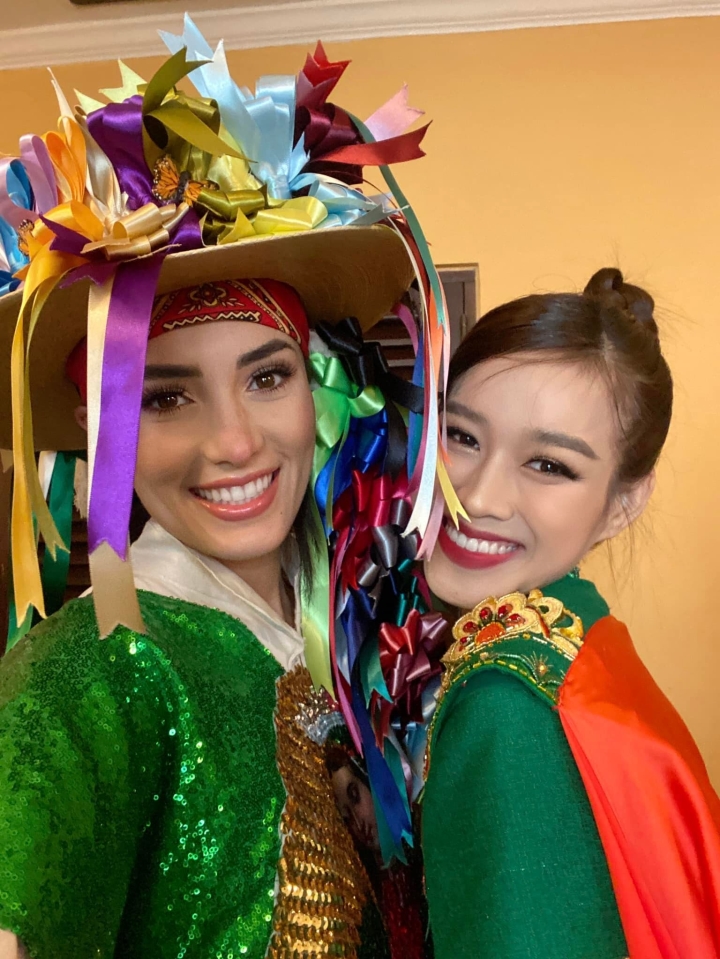 Đỗ Thị Hà lộng lẫy trong trang phục 'Nhụy Kiều tướng quân' tại Miss World - 4