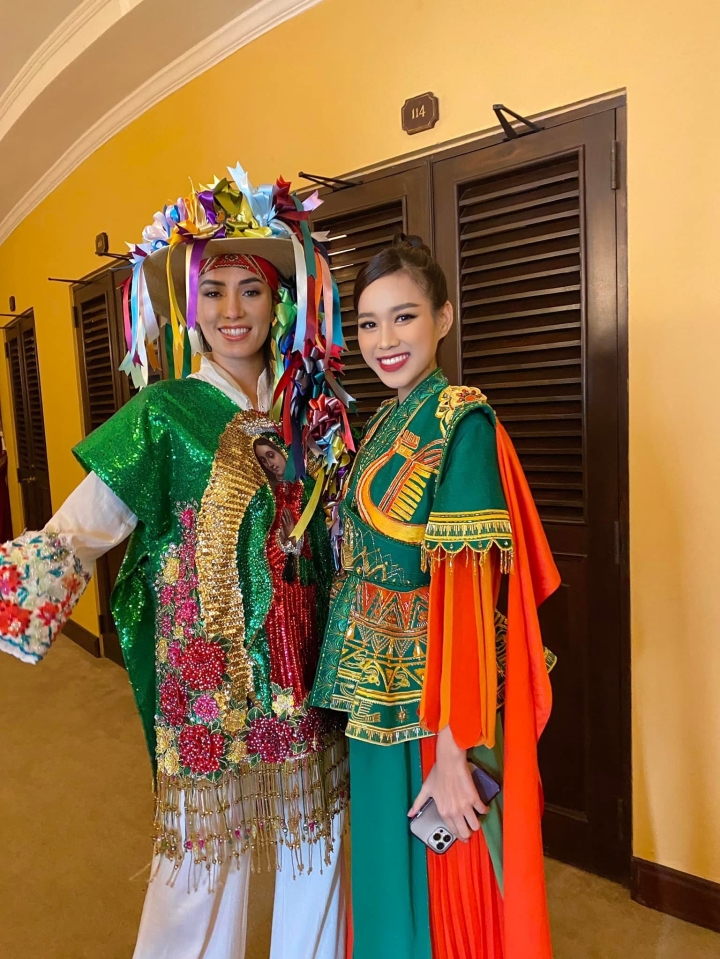 Đỗ Thị Hà lộng lẫy trong trang phục 'Nhụy Kiều tướng quân' tại Miss World - 3