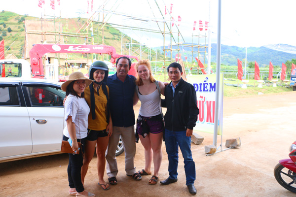 le hoi hoa da quy hang ngan du khach that vong vi chi thay hoa tan lui