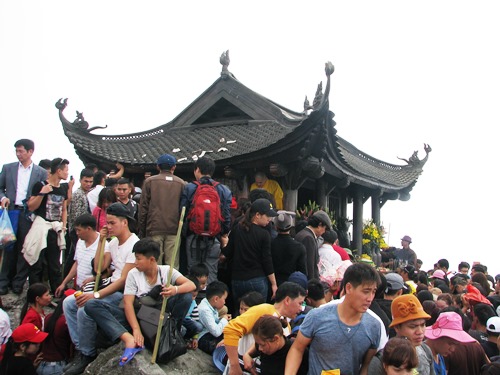 quang ninh thu phi tham quan yen tu sau 10 nam dung thu