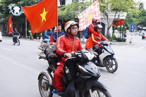 nguoi ham mo dot phao sang khi dieu hanh o ha noi