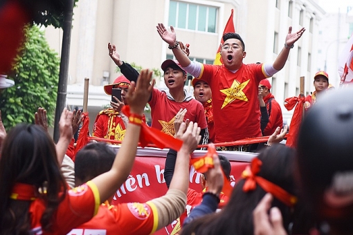 nguoi ham mo dot phao sang khi dieu hanh o ha noi