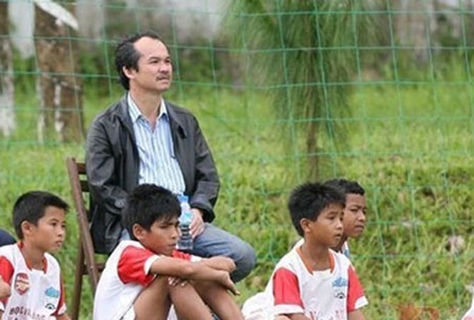 bau duc duoc tung ho nho bong da co phieu hagl van chim trong sac do