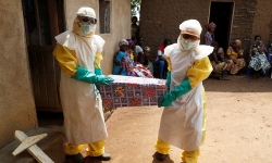 vacxin ebola dau tien duoc cap phep luu hanh