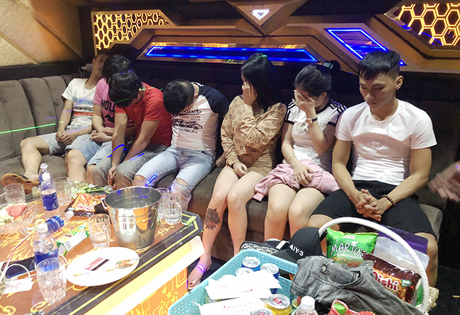 22 thanh nien su dung ma tuy trong quan karaoke