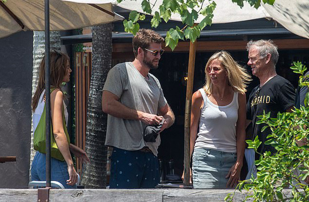 nhan sac ban gai tin don cua liam hemsworth