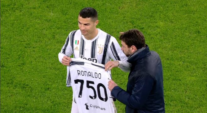 Ronaldo mờ nhạt trong ngày Juventus thắng chật vật  - 1