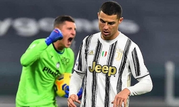 Juventus chia điểm khi Ronaldo hỏng phạt đền