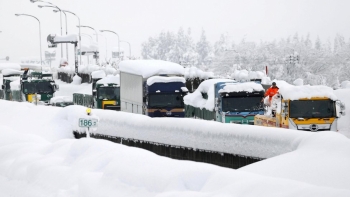 Tuyết rơi dày tới hơn 2m tại nhiều địa phương ở Nhật Bản