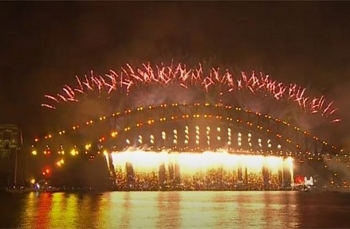 Trực tiếp giao thừa 2021: Australia sang năm mới, pháo hoa rợp trời