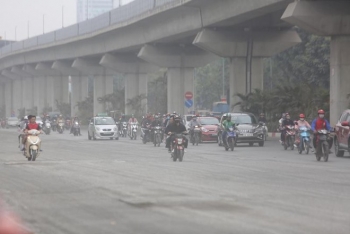 Chất lượng không khí Hà Nội suy giảm, ở mức “xấu”, người dân hạn chế ra đường