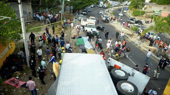Ít nhất 49 người di cư thiệt mạng trong tai nạn lật xe rơ-moóc ở Mexico