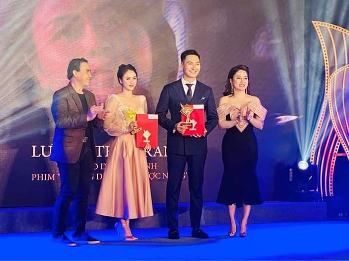 Mạnh Trường, Lương Thu Trang nhận giải Cánh diều vàng 2020  - 1