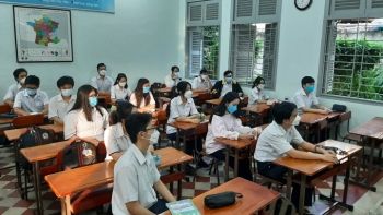 TP.HCM cho học sinh lớp 7, 8, 10 và 11 đi học trở lại từ ngày 4/1