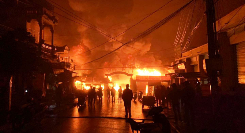 42 ki ốt tại chợ trung tâm huyện Quản Bạ bị cháy, thiệt hại ước tính 10 tỷ đồng -0
