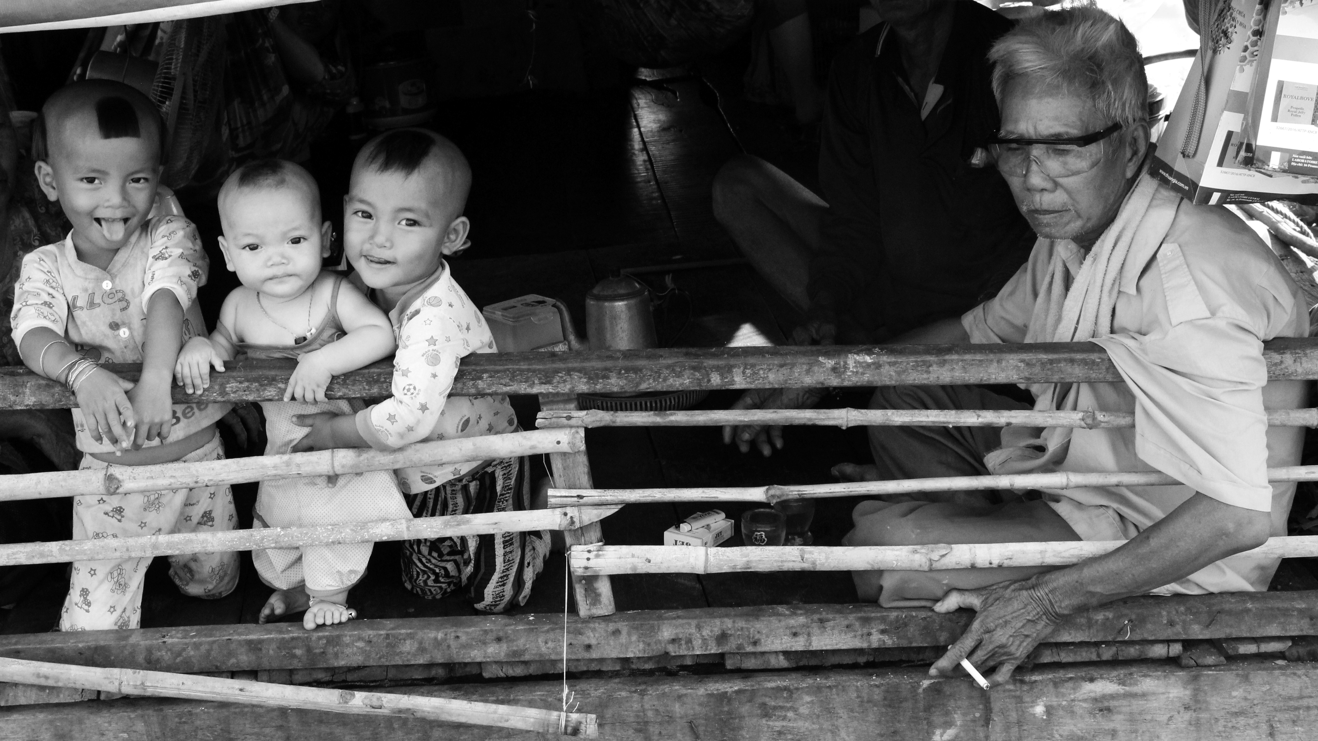 nhung con thuyen khong ben tren dong mekong