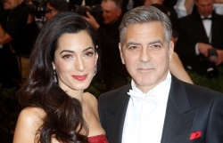 george clooney lo an nguy gia dinh khi vo chong is