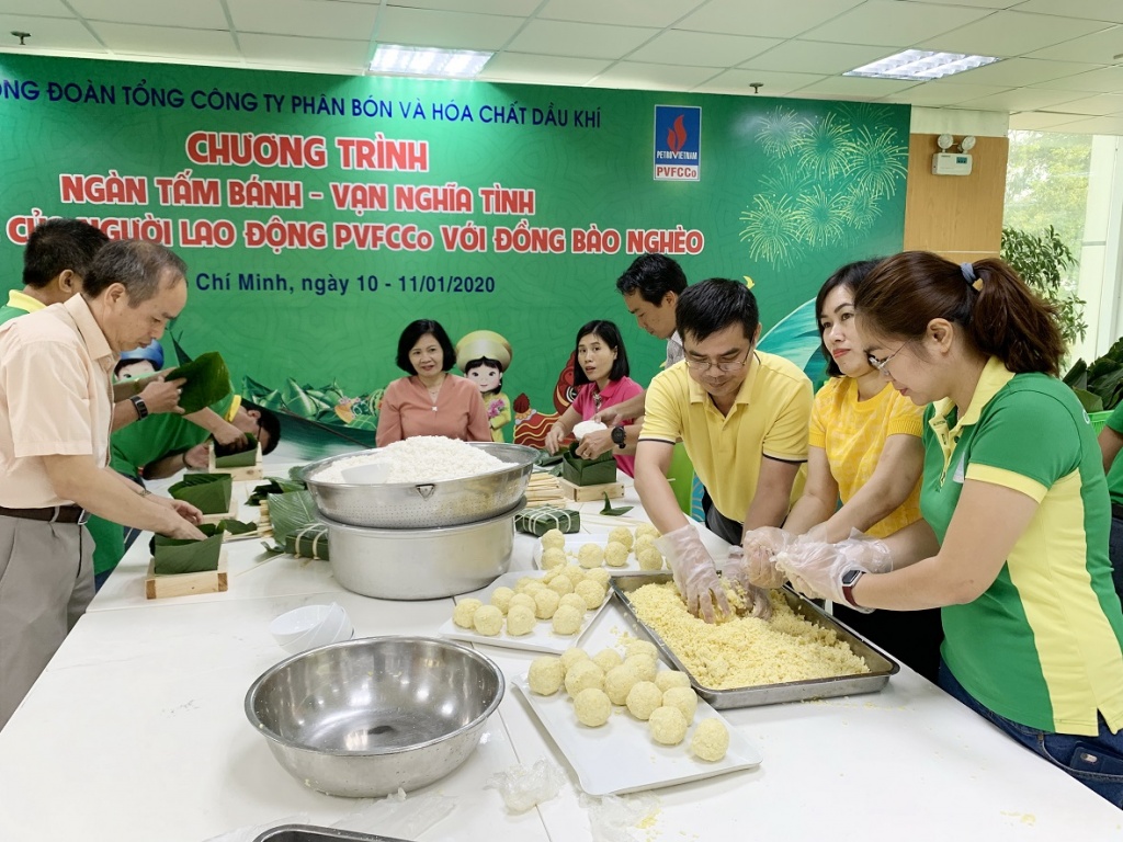 phu my mang van nghia tinh den voi dong bao ngheo